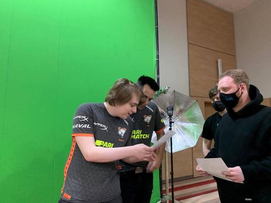 Valve Steam Frame VR头显正式开放订购 最低售价889美元